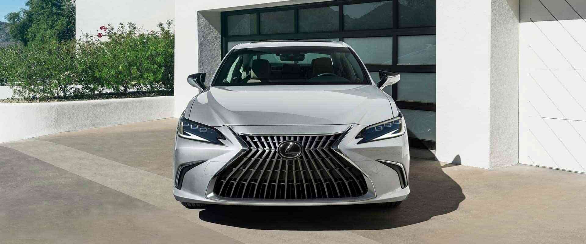 Thiết kế đầu xe Lexus ES300h