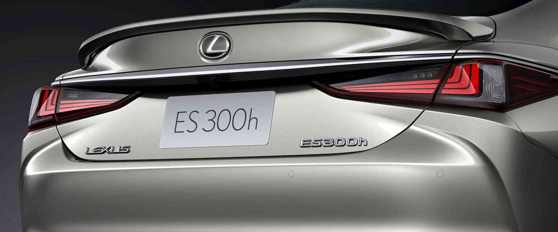 Thiết kế đuôi xe Lexus ES300h