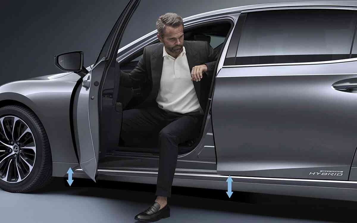 Nâng xe tự động Lexus LS