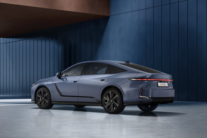 Thân xe Lexus ES500e