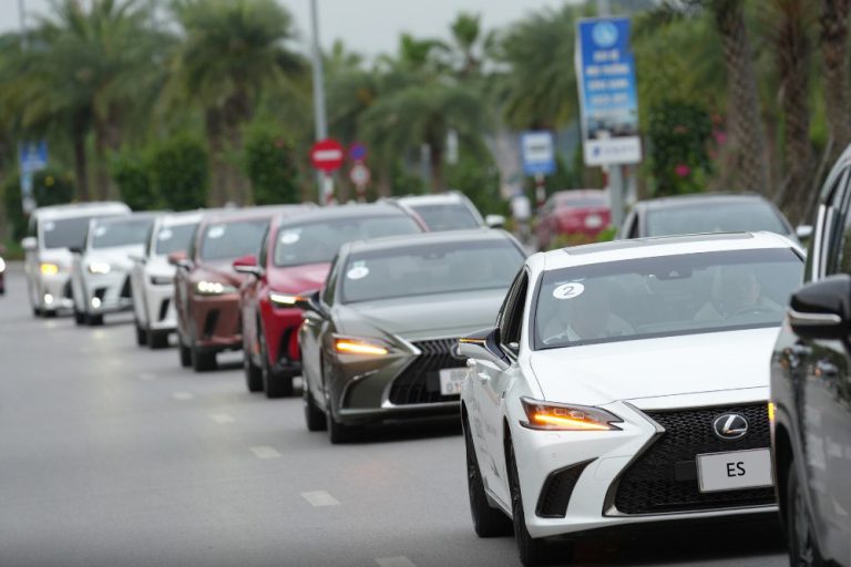 Giá xe Lexus 5 chỗ