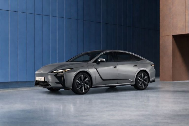 Lexus ES500e màu xám