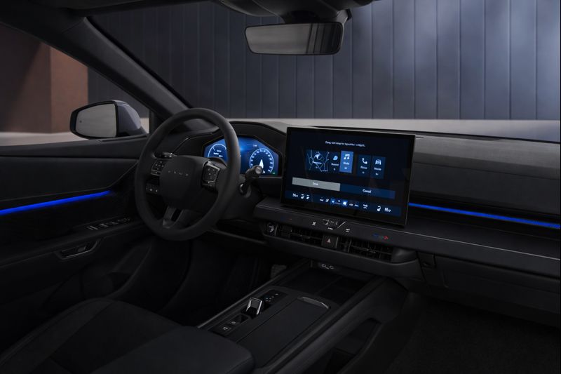 Lexus ES500e nội thất Đen