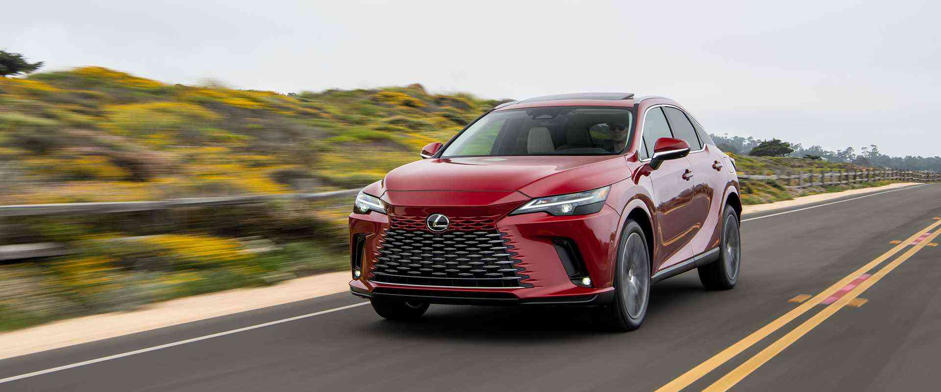 Lexus RX350h màu đỏ